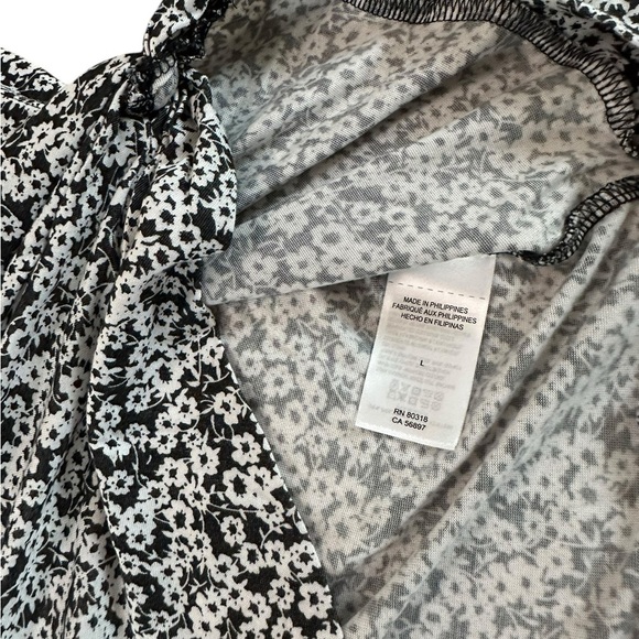 Lucky Brand Floral Front Twist Top Size L - Picture 16 of 17